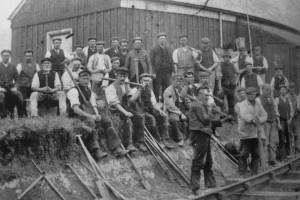 AOS P 1546 deeping st james, men working at the ballast pits 1900
