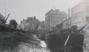 AOS P 1646 barges moored in spalding at low tide, around 1900