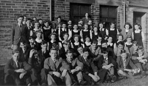 AOS P 1862 a group of potato pickers at moulton 1945-6