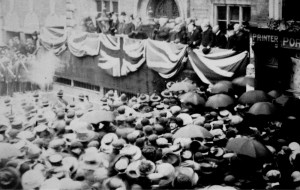 AOS P 1958 crowds outside the corn exchange 11th may 1910 for the proclamation of king. spalding
