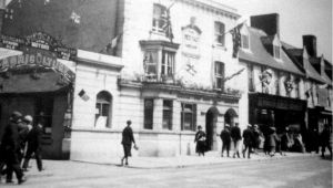 AOS P 2524 pied calf yard, pub decorated for coronation of king george VI, 1937