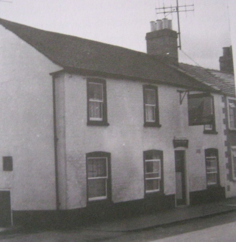 AOS P 2602 the barge pub, commercial road 1950