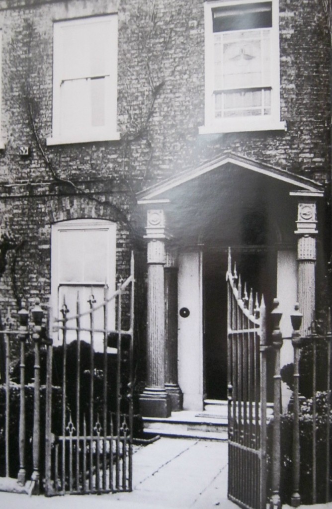 AOS P 3120 cley hall in 1939. before the railings were lost to the war effort.