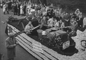 AOS P 3237 grounds transport services float, spalding flower parade 1962